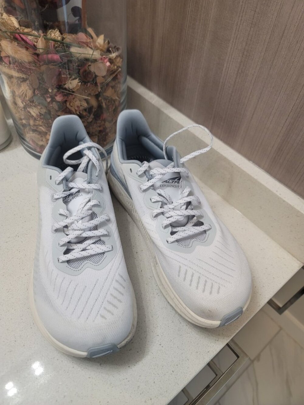 Altra Experience Form Shoes Mens Size 11 White Gray Running Athletic Sneakers